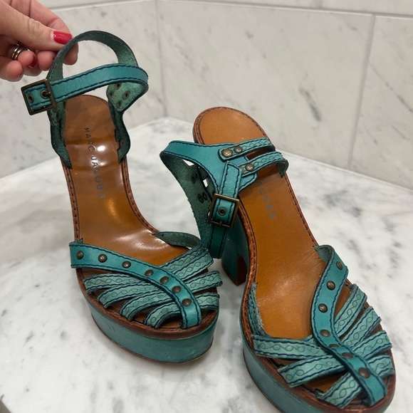 Marc Jacobs vintage wooden wedge sandal with bronze hardware. Size 36 1/2 - Picture 4 of 7